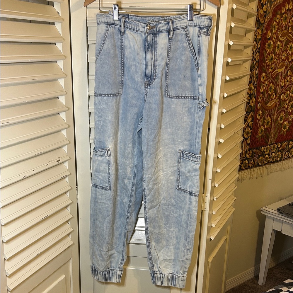Vintage American eagle woman’s cargo jeans